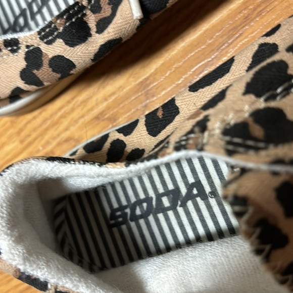 SOOA Comfy Leopard white lace tie shies cannot see size but I wear size 5 - Picture 3 of 10